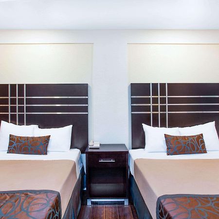 Travelodge By Wyndham Fresno Yosemite Area Exterior photo