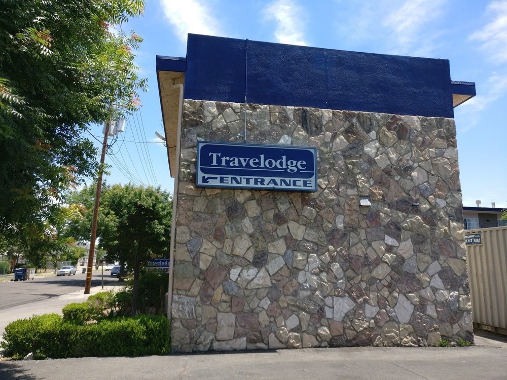 Travelodge By Wyndham Fresno Yosemite Area Exterior photo