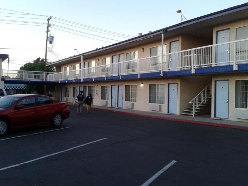 Travelodge By Wyndham Fresno Yosemite Area Exterior photo