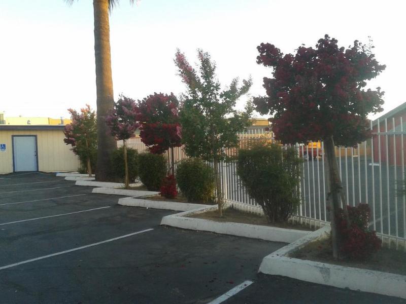 Travelodge By Wyndham Fresno Yosemite Area Exterior photo